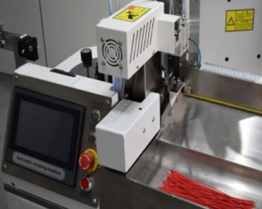 Máquina peladora y prensadora de corte de un solo terminal completamente automática